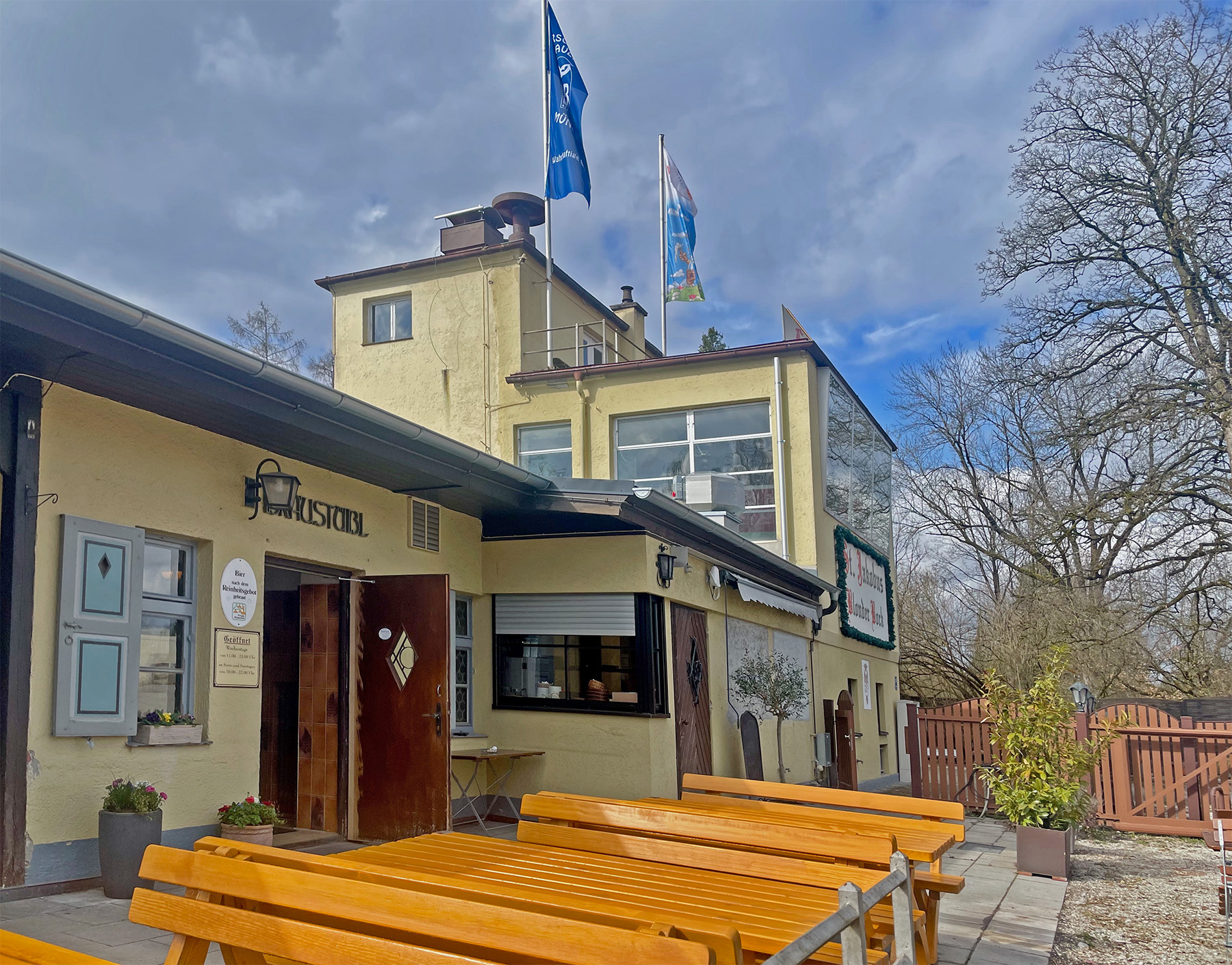 Eingang zum Bräustüberl und altes Sudhaus der Forschungsbrauerei in Perlach